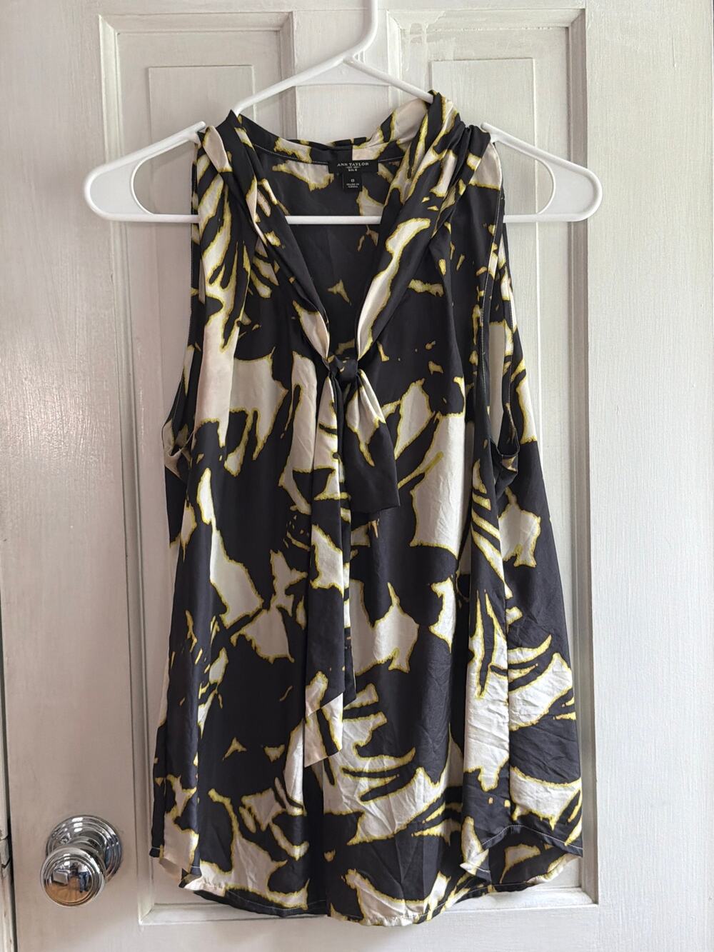 Ann Taylor Silk Blouse Black White Yellow Pattern Tie Collar Size 8